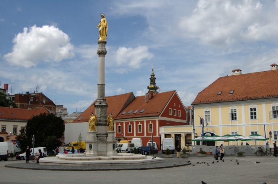 Chorwacja - Zagrzeb - kolumna Najświętszej Maryi Panny przed katedrą