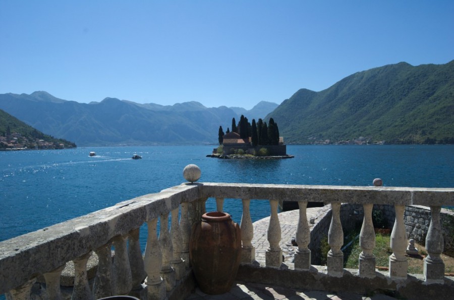 Czarnogóra - Perast - widok na wyspę św. Jerzego (Sveti Đorđe)