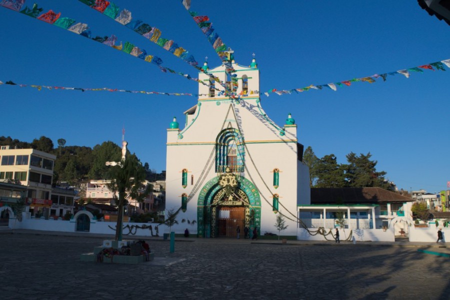 Meksyk - San Juan Chamula - miasto indian Tzotzil - kościół San Juan
