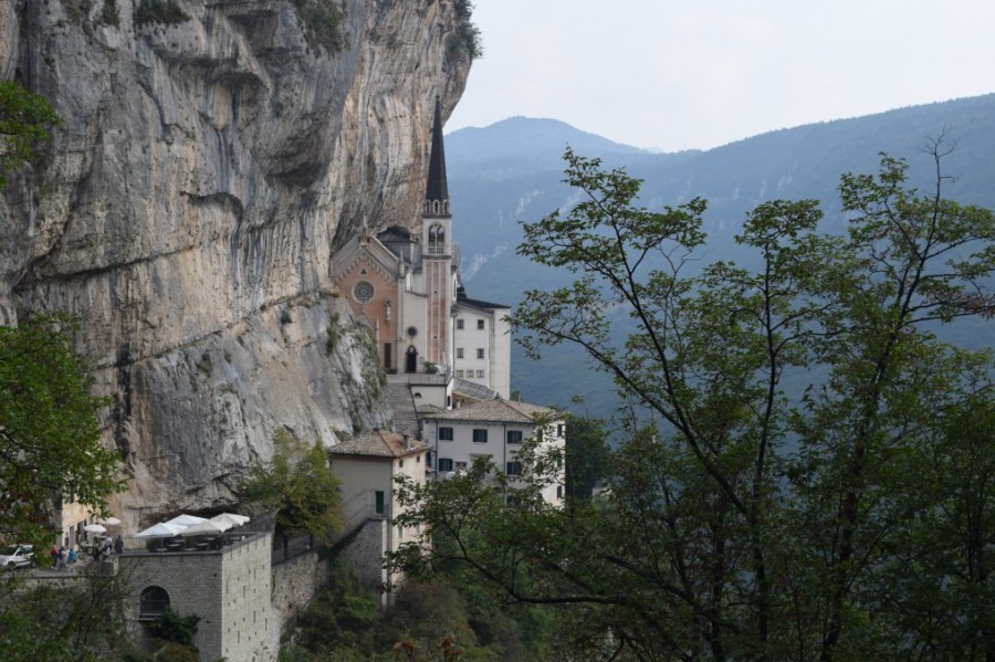 Włochy - Sanktuarium Madonna della Corona