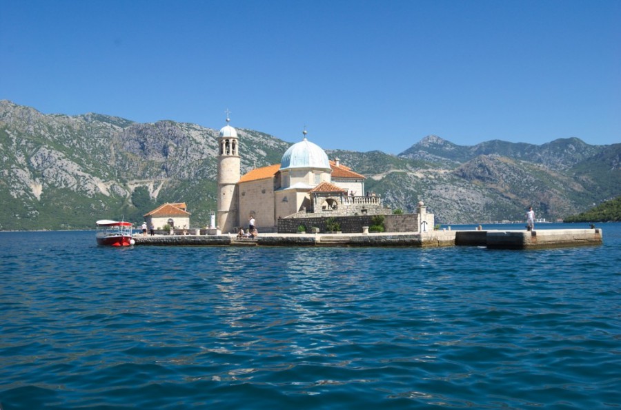 Czarnogóra - Perast - widok na wyspę św. Jerzego (Sveti Đorđe)